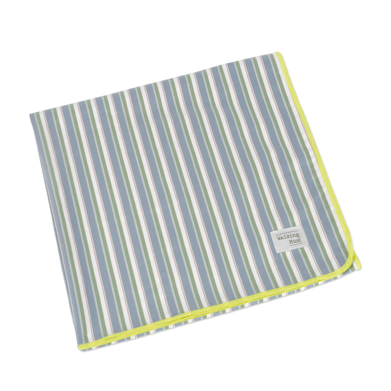 Toalha riscada colorida com etiqueta Walking Mum e borda amarela