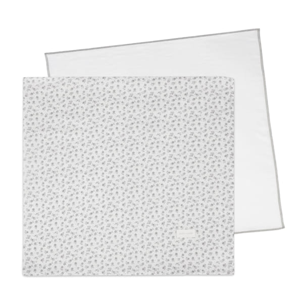 Manta branca com padrão floral cinzento e verso branco