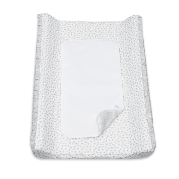 Muda-fraldas acolchoado branco com padrão floral cinzento e toalha branca com canto xadrez cinzento