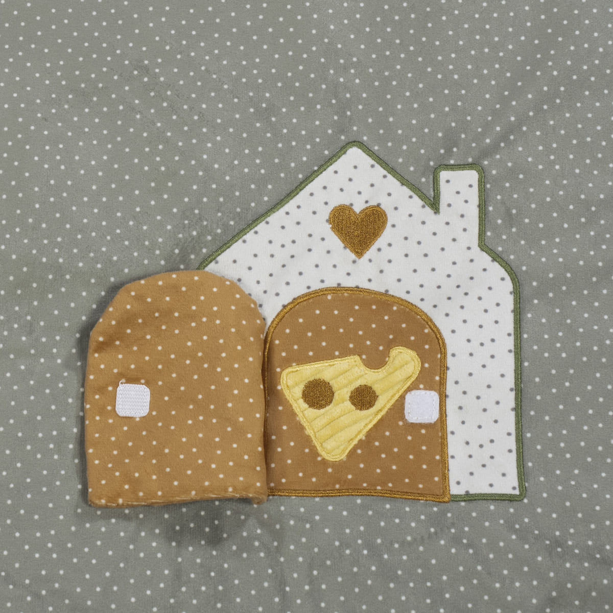 aplicação de tecido em forma de casinha com porta aberta e luva de forno