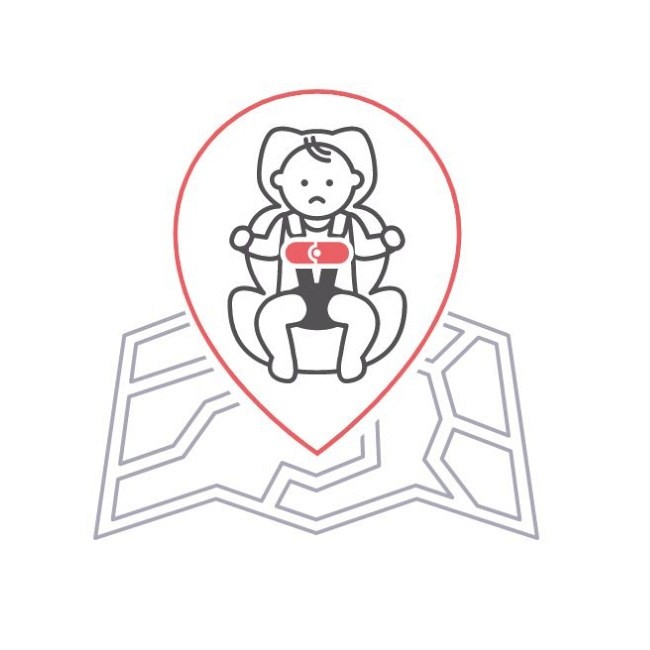 Ilustração de criança em cadeira de automóvel com cinto de segurança num mapa