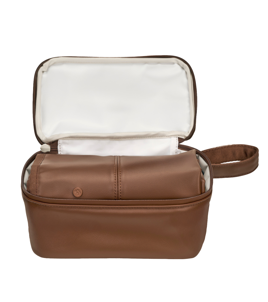 Necessaire castanha com interior branco e alça lateral