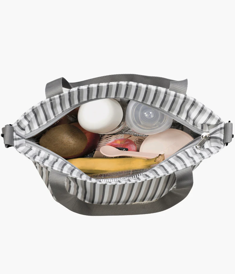 Saco térmico às riscas cinza aberto mostrando frutas e recipientes