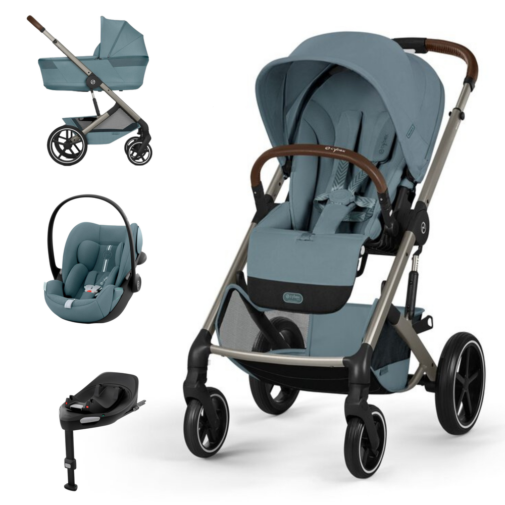 Conjunto de carrinho de bebé azul claro com diversos acessórios Cybex