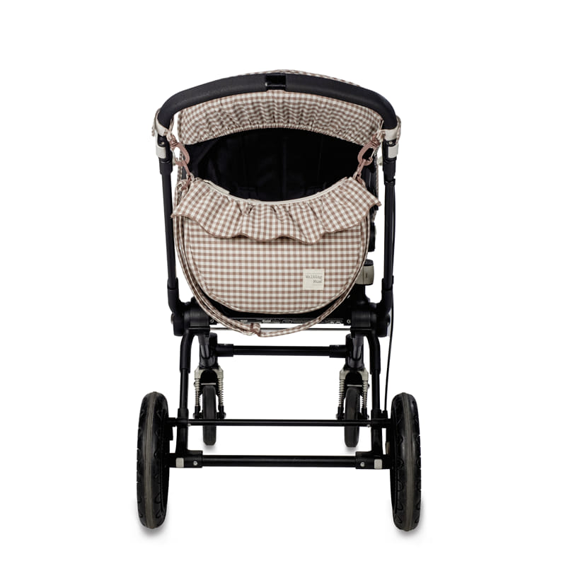 Carrinho de bebé preto com bolsa xadrez bege e branco com folho