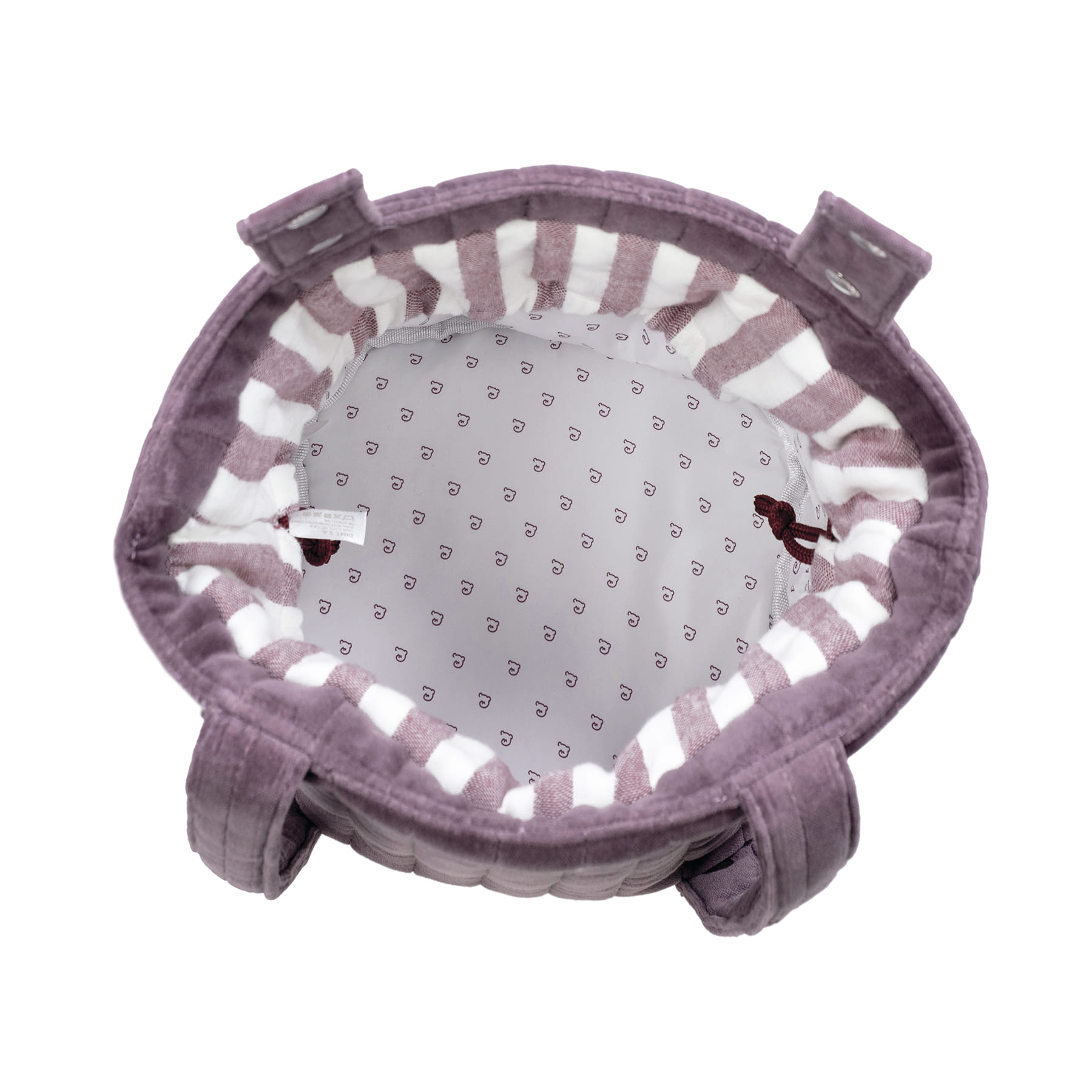 Interior de bolsa de tecido roxo com borda listrada e forro branco com símbolos pequenos