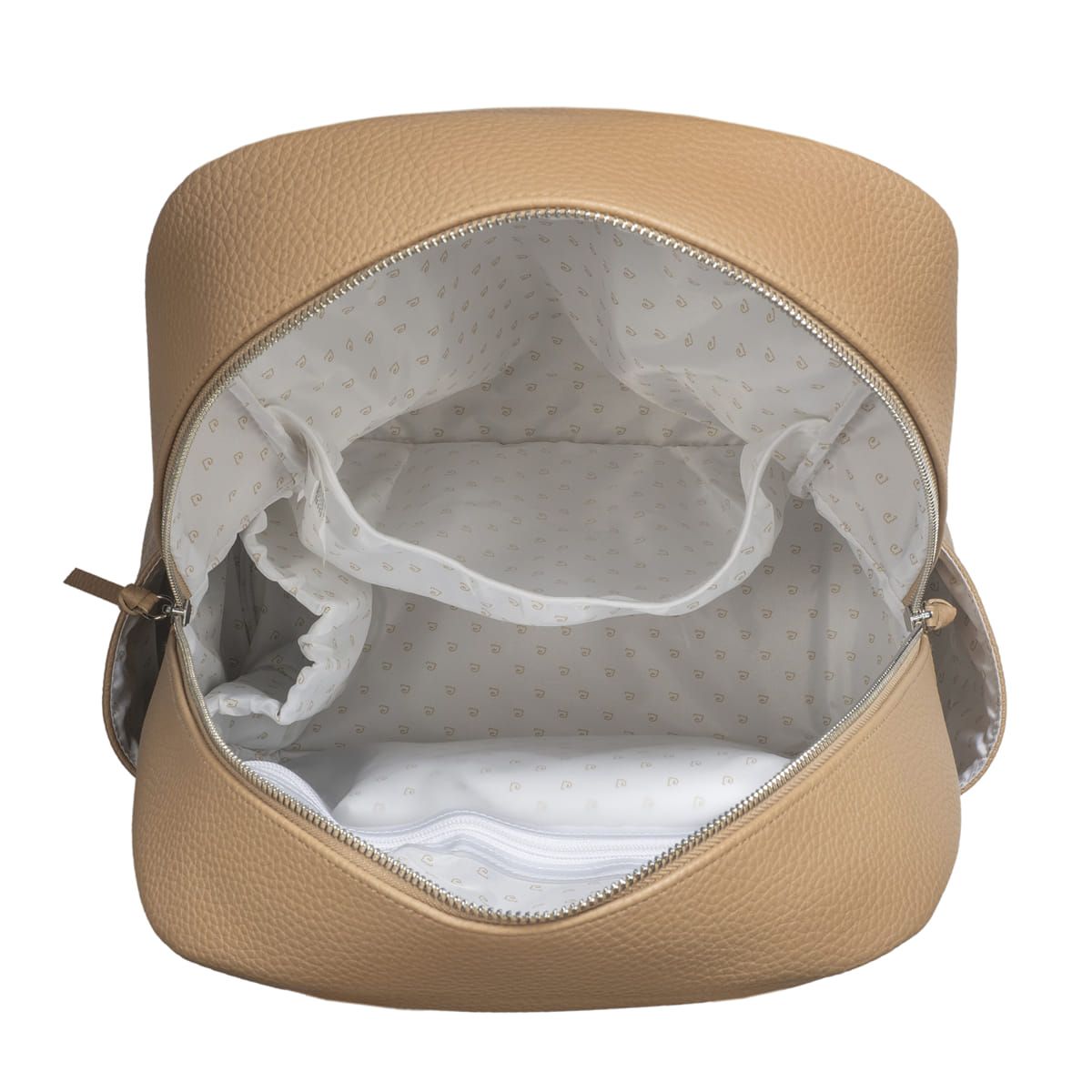 Mochila ou mala pequena bege aberta com interior branco e pequenos padrões dourados