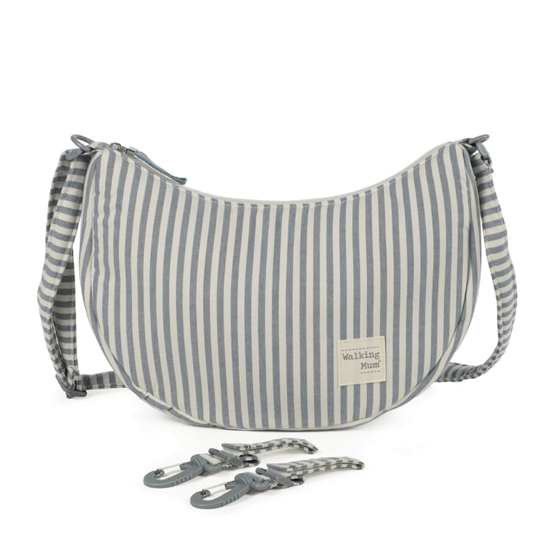 Bolsa cinza e branca riscada com etiqueta Walking Mum e ganchos