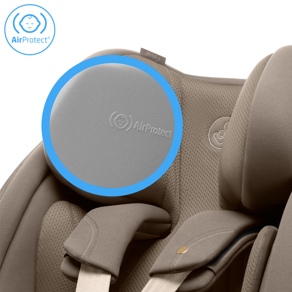 Cadeira auto bege para crianças com proteção AirProtect e cinto de segurança.