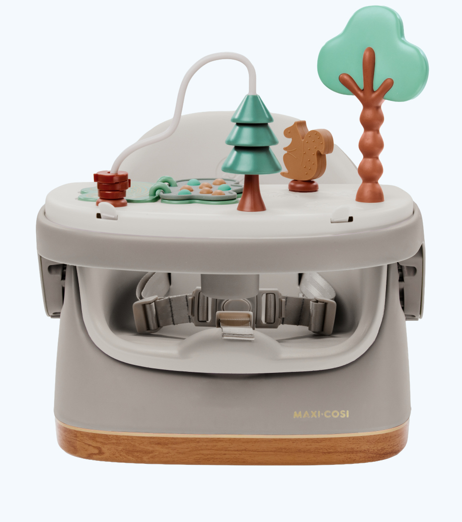 Cadeira de bebé com bandeja de jogos com árvore e esquilo