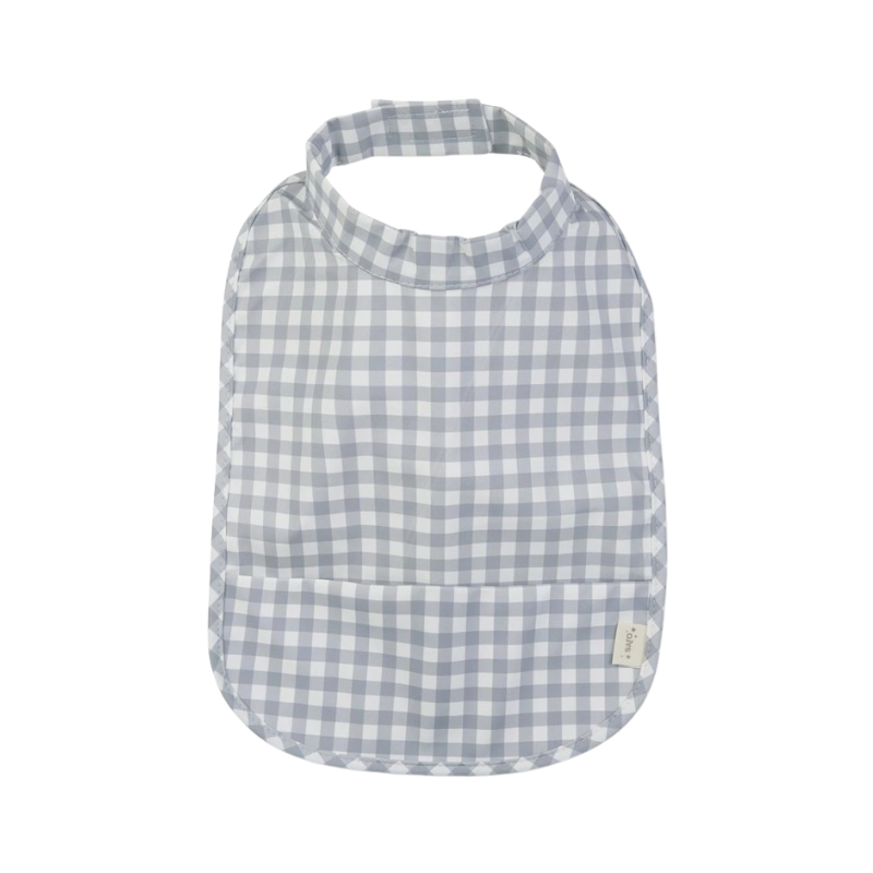 Babete de padrão xadrez cinzento e branco com gola arredondada