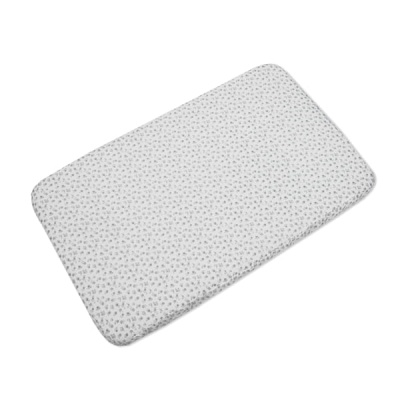 Colchão retangular branco com padrão de pequenas flores cinzentas