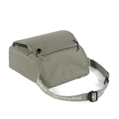 Bolsa rectangular verde-acinzentada com padrão de pontos brancos e alça com inscrição Walking Mum