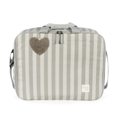 Mala de viagem riscada bege e branca com coração peludo