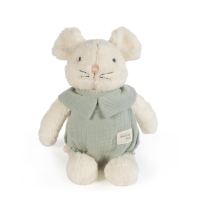 Boneco peluche rato creme com roupa verde clara e etiqueta