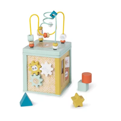 Brinquedo educativo de madeira com labirinto de contas e formas geométricas coloridas.