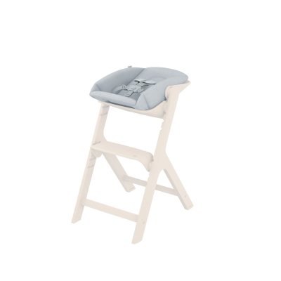 Cadeira alta para bebés com estrutura de madeira branca e assento almofadado cinzento