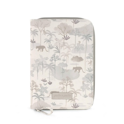 Carteira ou capa com padrão de animais e árvores em tons neutros.