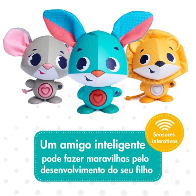 Três brinquedos interativos em forma de animais coloridos com texto promocional