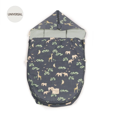 Saco de bebé cinzento com padrão de animais e capuz