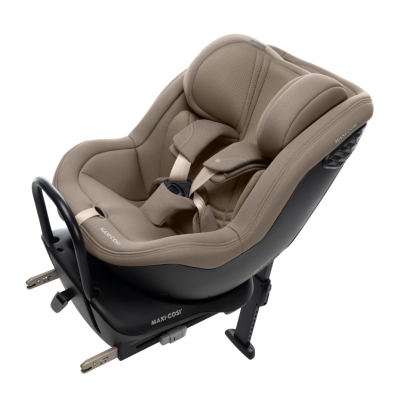 Cadeira auto infantil MAXI-COSI bege com arnês e base preta ISOFIX