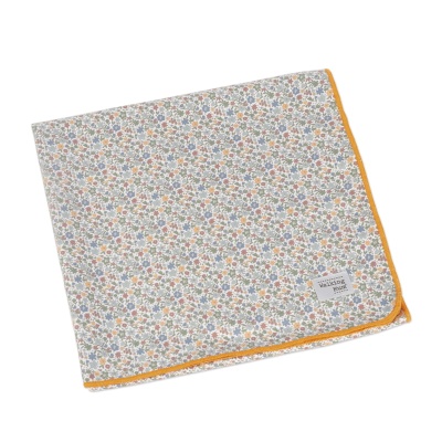 Manta floral com borda amarela e etiqueta Waiting Mum