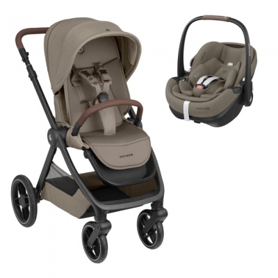 Carrinho de bebé bege com estrutura preta e cadeirinha bege