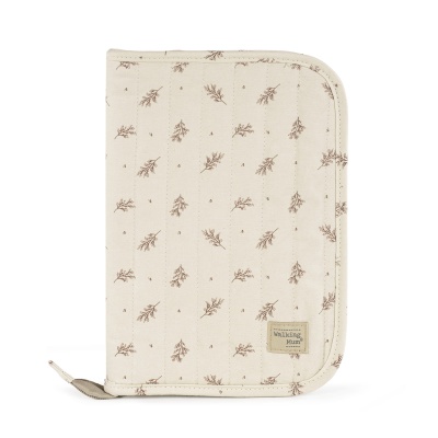 Capa protetora bege com padrão de ramos pequenos e etiqueta 'walking mum'