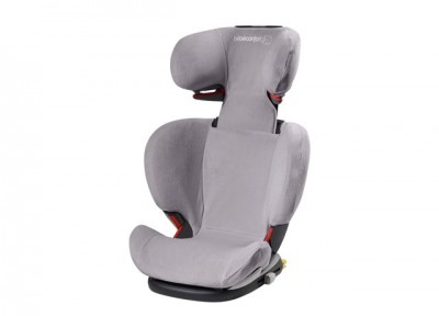 Cadeira auto cinzenta para crianças com almofadas laterais e base preta com detalhes vermelhos