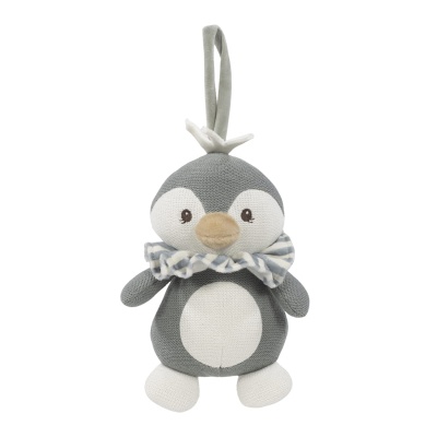 Pelúcia pinguim cinza com babado azul e branco e alça para pendurar