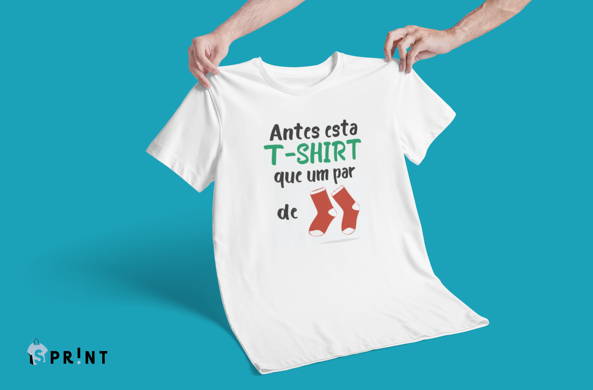 Camisola branca com texto e desenho de meias vermelhas contra fundo azul