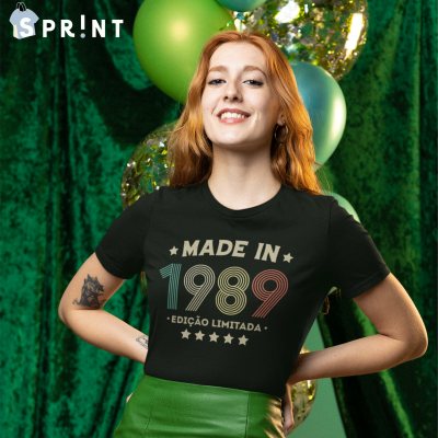 Camiseta preta com texto colorido MADE IN 1989 EDIÇÃO LIMITADA