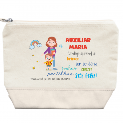 Necessaire de tecido bege com texto colorido e ilustração de mulher e criança