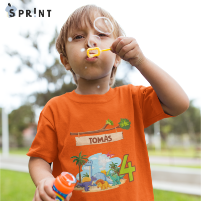 Camisola laranja com design infantil e nome Tomás