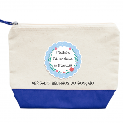Bolsa de tecido bege e azul com texto decorativo em português