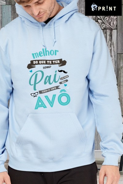 Sweatshirt azul clara com texto colorido relacionado a pai e avô