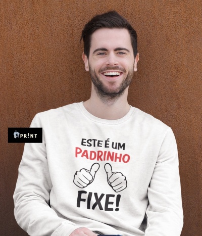 Camisola branca com texto e desenho de mãos