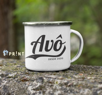 Caneca metálica branca com texto 'Avô DESDE 2020'