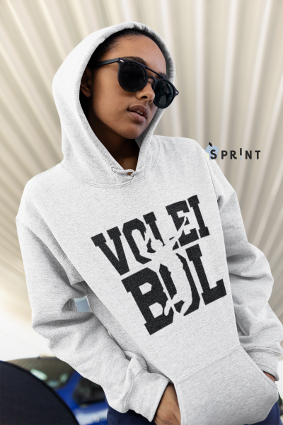 Modelo a usar sweatshirt cinzenta com capuz estampada com VOLEIBOL e silhueta de jogadora