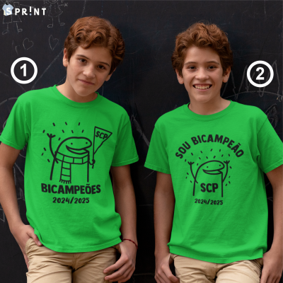 Crianças com t-shirts verdes com texto e ilustração sobre bicampeões SCP