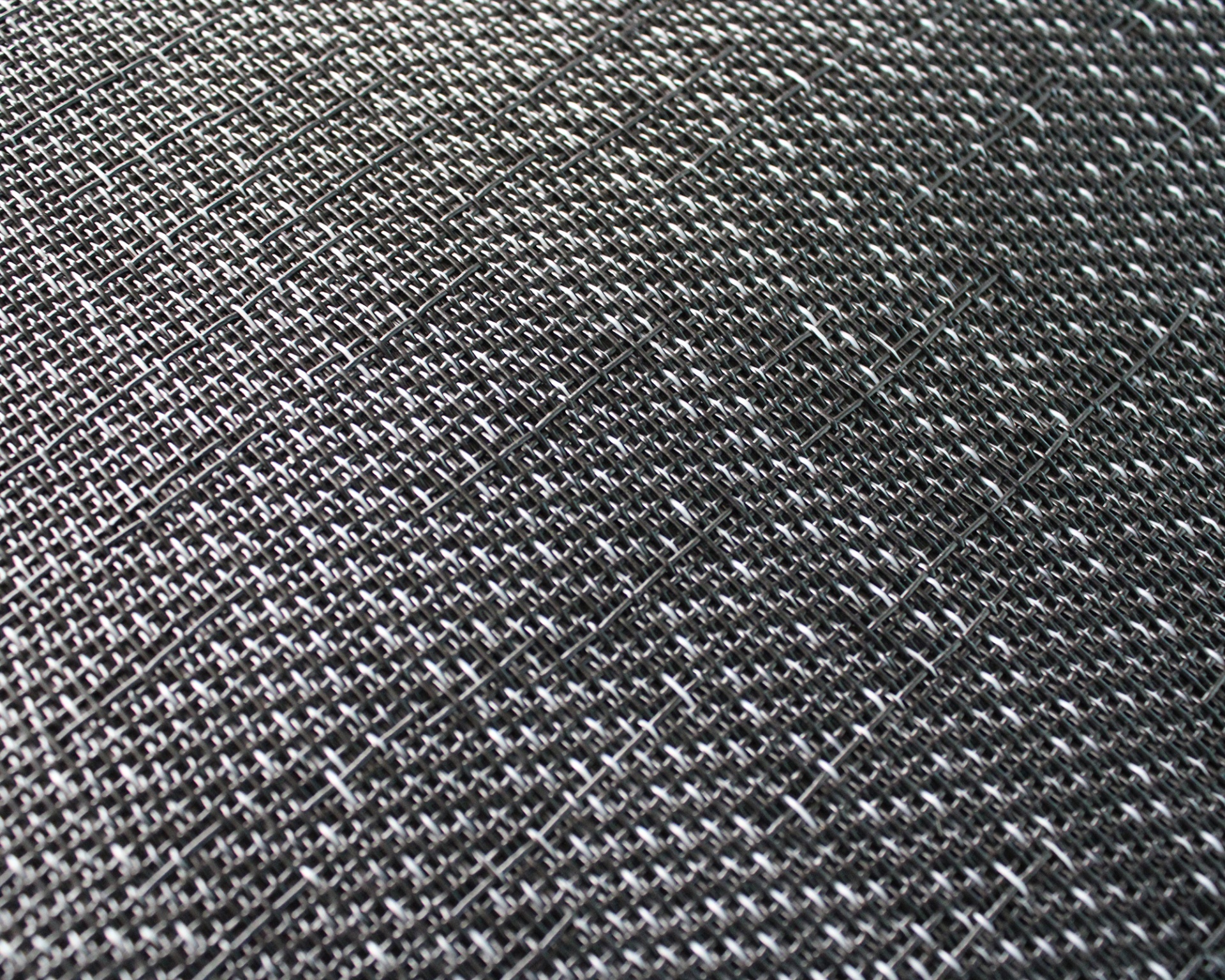 tecido preto texturizado com padrão em cruz