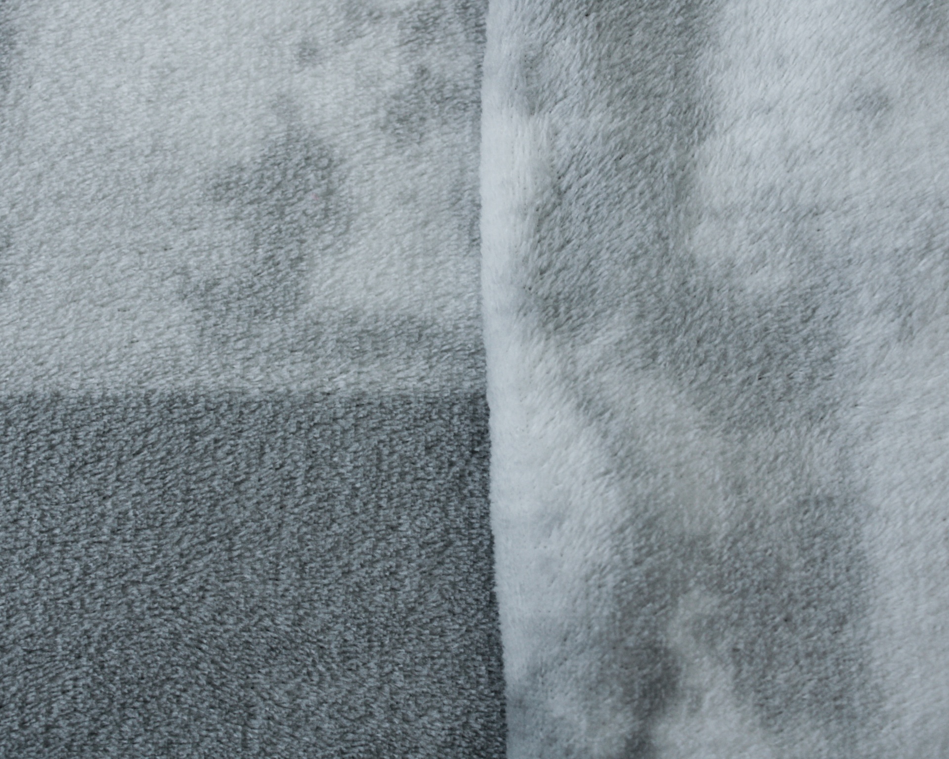 tecido cinza macio e felpudo em duas tonalidades