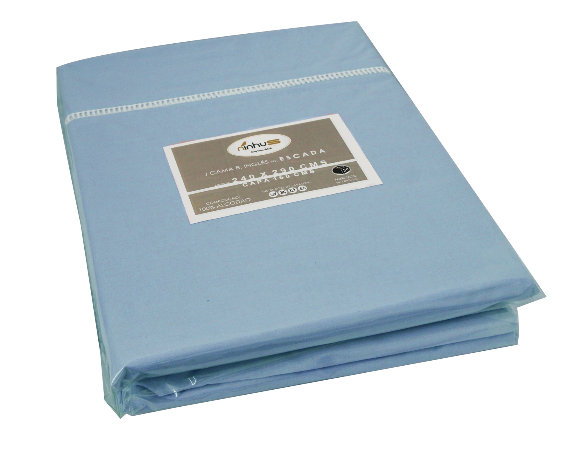 Lençol azul claro para cama embalado em plástico com etiqueta.
