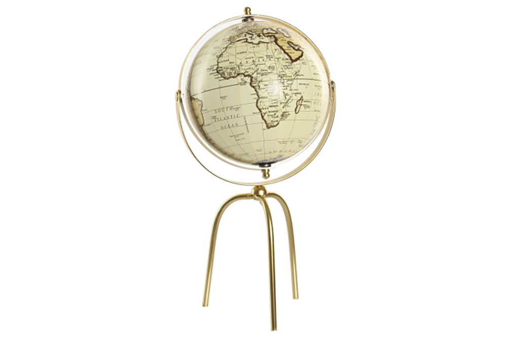 Globo terrestre decorativo bege sobre suporte metálico dourado tripé