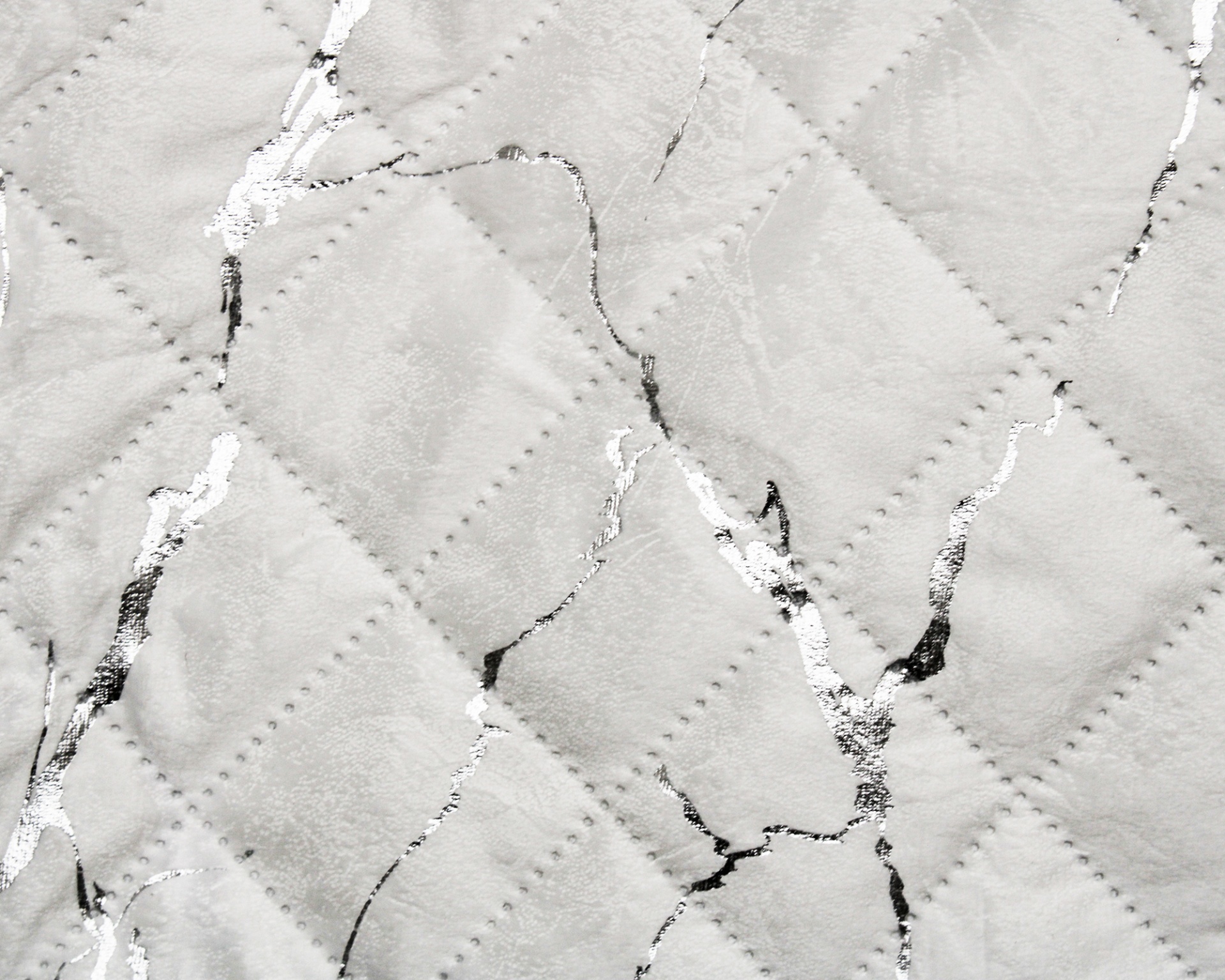 Tecido acolchoado cinza claro com padrões prateados