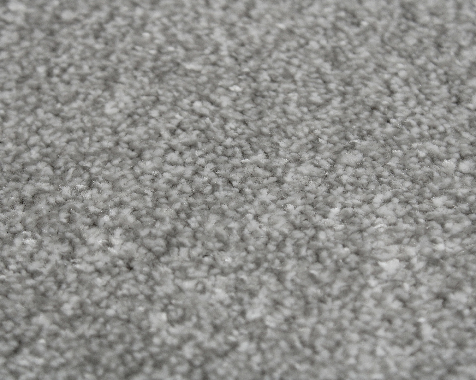Tapete cinzento felpudo com textura densa em close-up