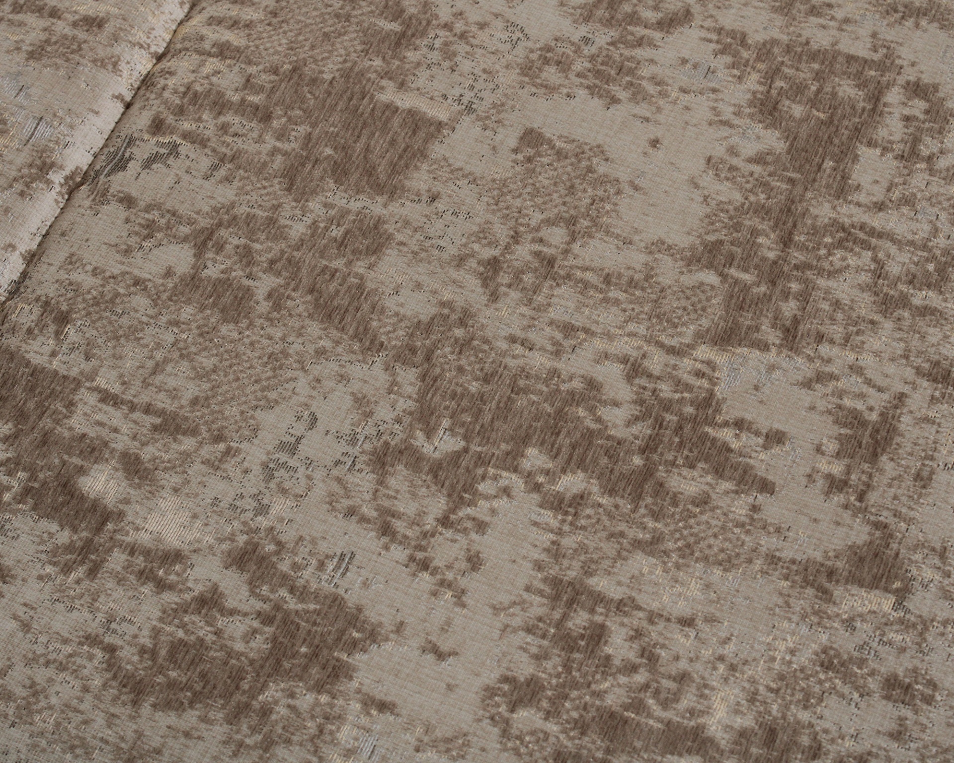 Tecido textil castanho e bege com padrão abstracto