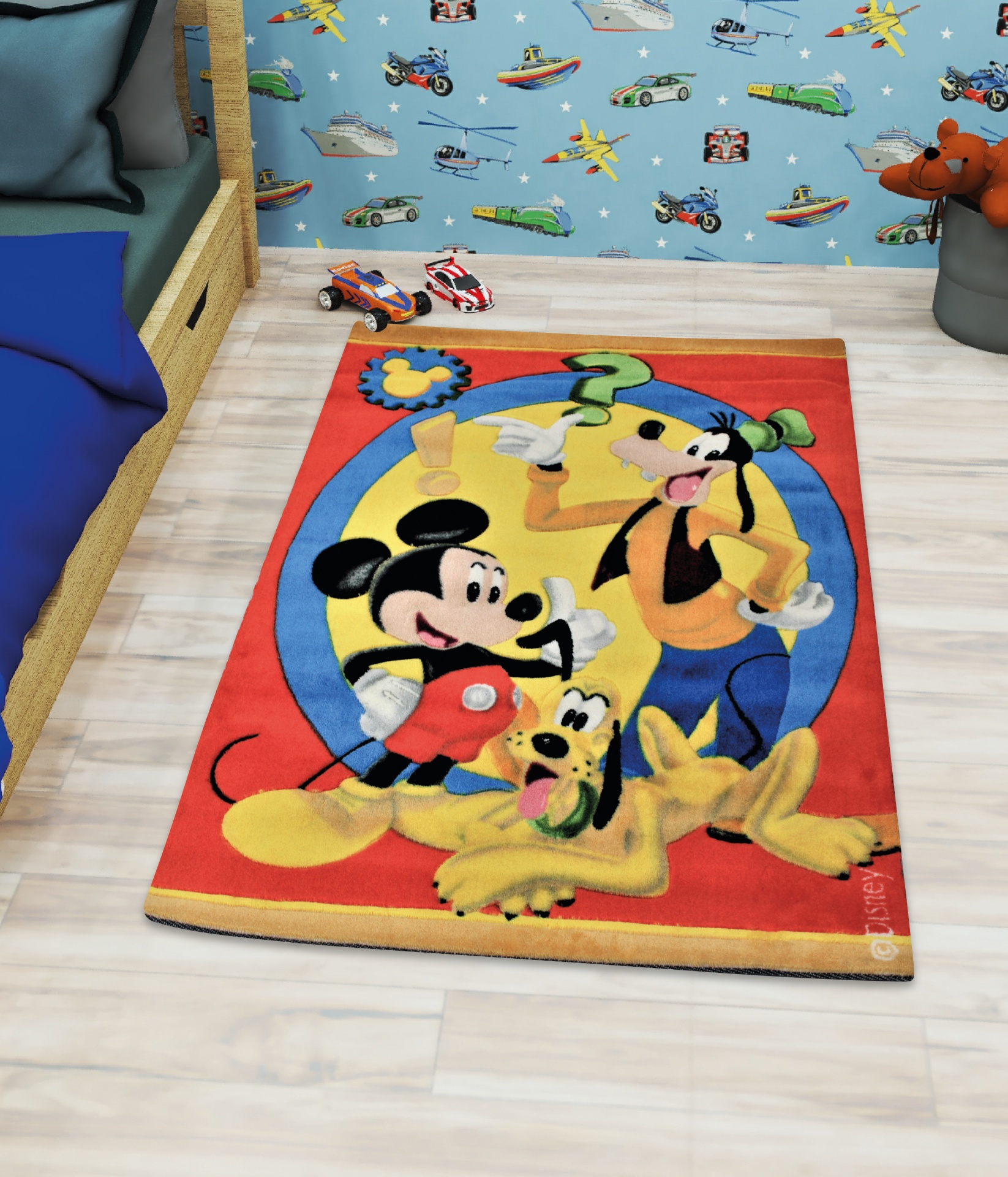 Tapete infantil com personagens Mickey Mouse, Pateta e Pluto coloridos