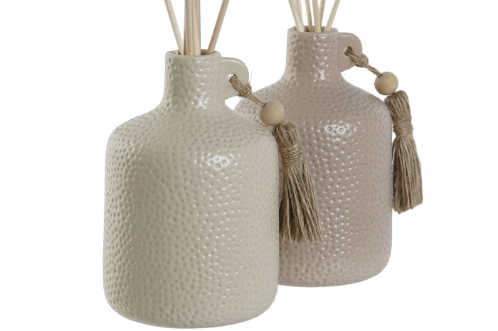 Dois difusores de cerâmica texturada bege e cinzento com pendentes de corda e varetas de difusão
