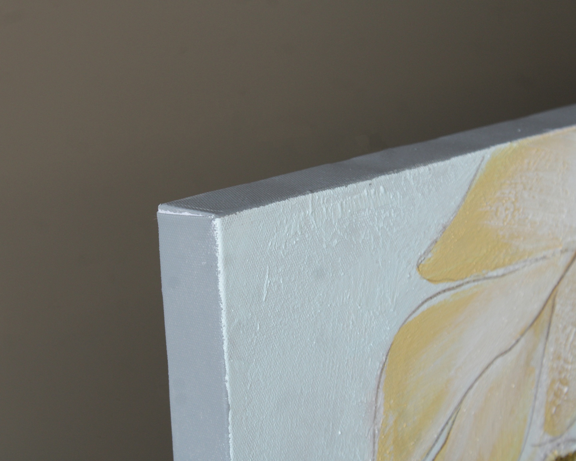 Tela de pintura em tela esticada com cores branco e amarelo